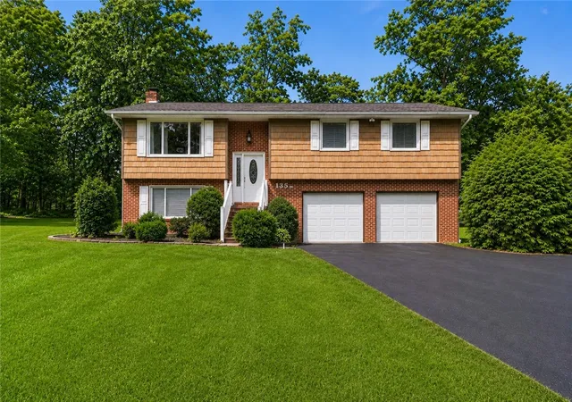 Photo 1 of Single family home for sale at 135 Carol Dr, Saxonburg Boro, PA 16056 | MLS# 1761136 | Listing updated on 2026-09-09
