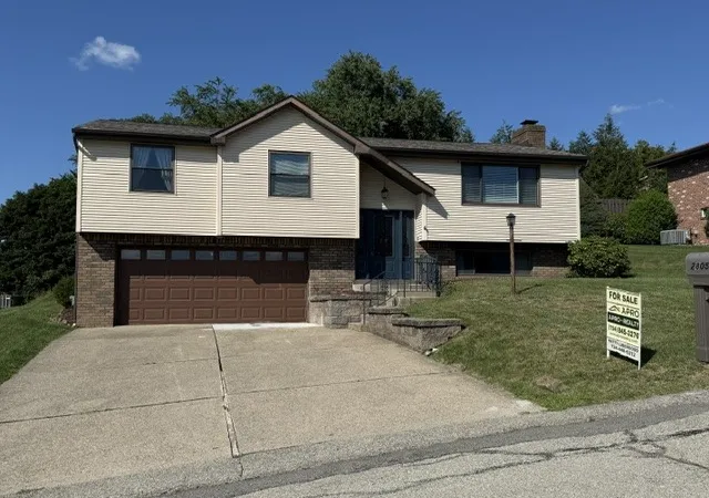 Photo 3 of Sale Pending at 2805 Knights Ct, New Kensington, PA 15068 | MLS# 1761038 | Listing updated on 2026-10-01