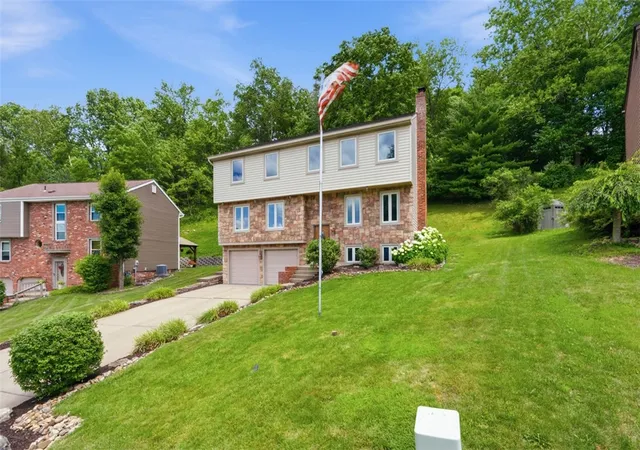 Photo 1 of Single family home for sale at 18 Kohleen Dr, Robinson Twp, PA 15136 | MLS# 1760912 | Listing updated on 2026-09-24