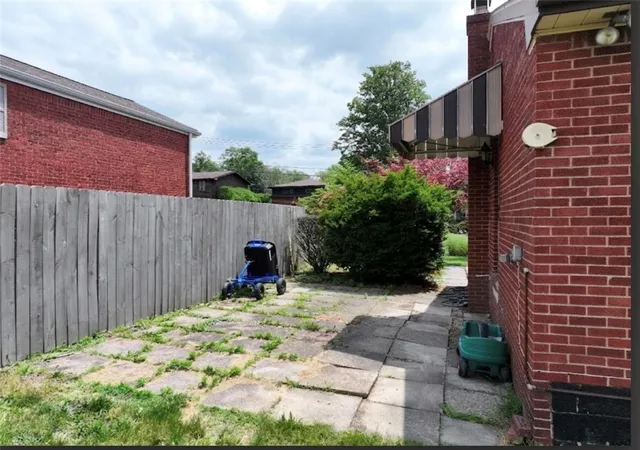 Photo 2 of Single family home for sale at 258 Young Dr, Monroeville, PA 15146 | MLS# 1761419 | Listing updated on 2026-09-13