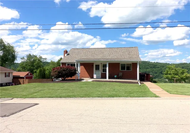 Photo 3 of Single family home for sale at 407 Grandview Ave, Monongahela, PA 15063 | MLS# 1761088 | Listing updated on 2026-09-07