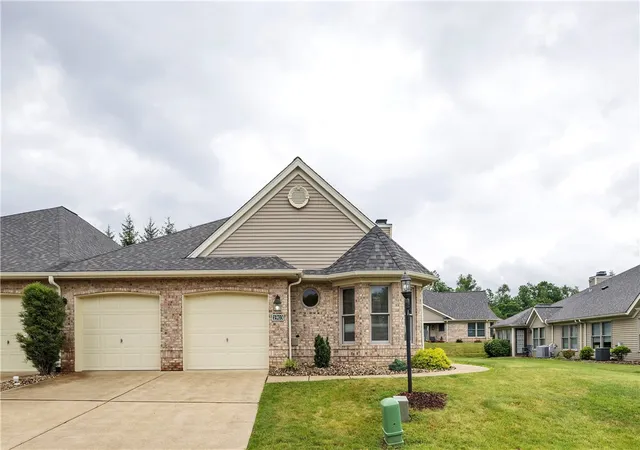 Photo 2 of Single family home for sale at 1903 Hunt Clb Dr, Hempfield Twp, PA 15601 | MLS# 1761514 | Listing updated on 2026-09-06