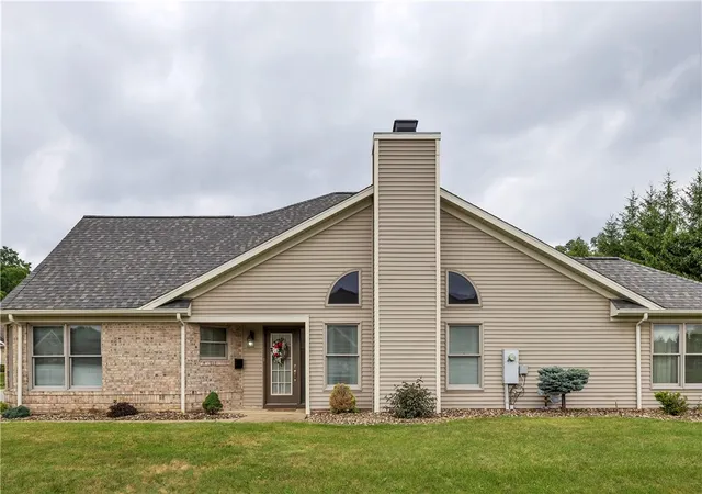 Photo 3 of Single family home for sale at 1903 Hunt Clb Dr, Hempfield Twp, PA 15601 | MLS# 1761514 | Listing updated on 2026-09-06