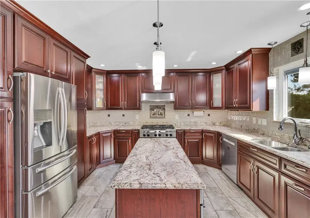 Photo 3 of Single family home for sale at 420 Lexington Dr, Greensburg, PA 15601 | MLS# 1761433 | Listing updated on 2026-09-10