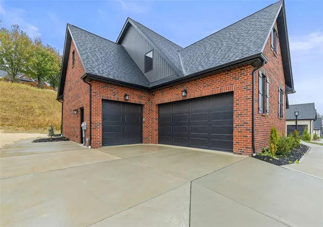 Photo 1 of Single family home for sale at 1037 Skyline Dr, Canonsburg, PA 15317 | MLS# 1761704 | Listing updated on 2026-09-12