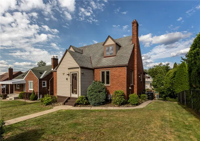 Photo 3 of Single family home for sale at 412 Phillips Ave, Stowe Twp, PA 15136 | MLS# 1761566 | Listing updated on 2026-09-02