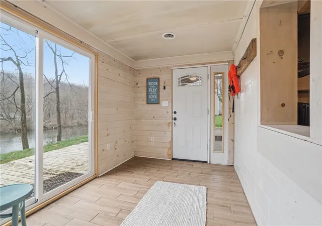 Photo 3 of Single family home for sale at 142 Twin Lakes Dr, Jackson Twp, PA 16063 | MLS# 1761651 | Listing updated on 2026-09-04