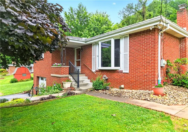 Photo 2 of Single family home for sale at 27 Barnhart Rd, Greensburg, PA 15601 | MLS# 1761596 | Listing updated on 2026-09-12