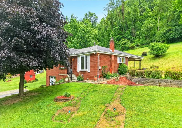 Photo 3 of Single family home for sale at 27 Barnhart Rd, Greensburg, PA 15601 | MLS# 1761596 | Listing updated on 2026-09-12
