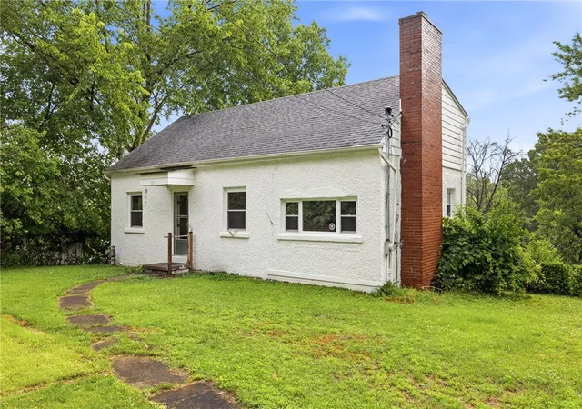Photo 3 of Single family home for sale at 120 Dorseyville Rd, Pittsburgh, PA 15215 | MLS# 1761133 | Listing updated on 2026-09-09