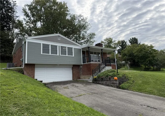 Photo 2 of Single family home for sale at 507 Edgehill Dr, Richland, PA 15044 | MLS# 1761658 | Listing updated on 2026-09-13