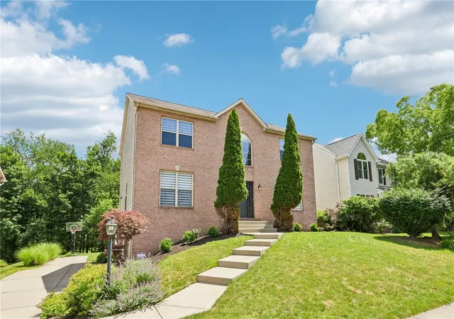 Photo 2 of Single family home for sale at 1712 Dawn Dr, Franklin Park, PA 15143 | MLS# 1761901 | Listing updated on 2026-09-12