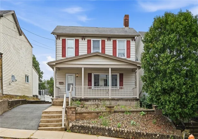 Photo 2 of Single family home for sale at 311 Sweetbriar St, Mt Washington, PA 15211 | MLS# 1762130 | Listing updated on 2026-10-21