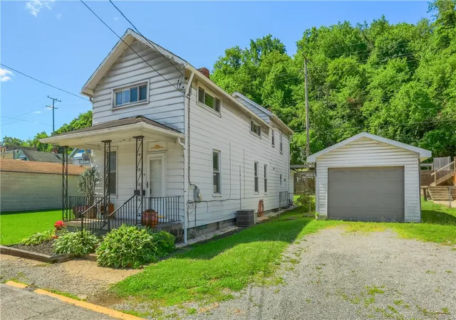 Photo 3 of Single family home for sale at 1550 Glenn Way, Mc Kees Rocks, PA 15136 | MLS# 1762174 | Listing updated on 2026-09-07