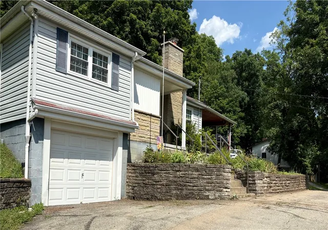 Photo 2 of Single family home for sale at 3367 Milligantown Rd, Upper Burrell, PA 15068 | MLS# 1762175 | Listing updated on 2026-10-04
