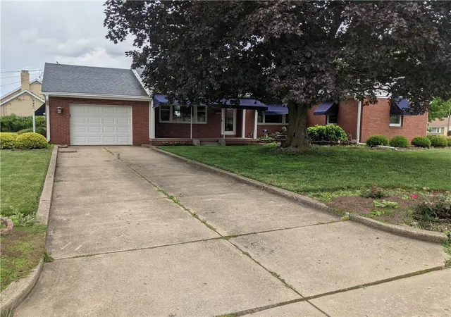 Photo 3 of Single family home for sale at 2740 Brodhead Rd, Aliquippa, PA 15001 | MLS# 1762283 | Listing updated on 2026-09-12