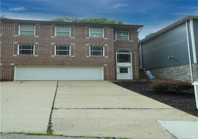 Townhouse for sale at 421 Shaler St, Mt Washington, PA 15211 | MLS# 1762355