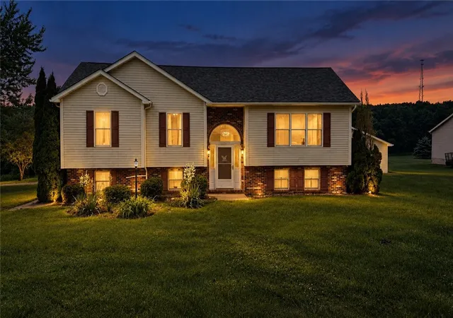 Photo 1 of Single family home for sale at 198 Eagle Ml Rd, Butler, PA 16001 | MLS# 1762363 | Listing updated on 2026-10-13