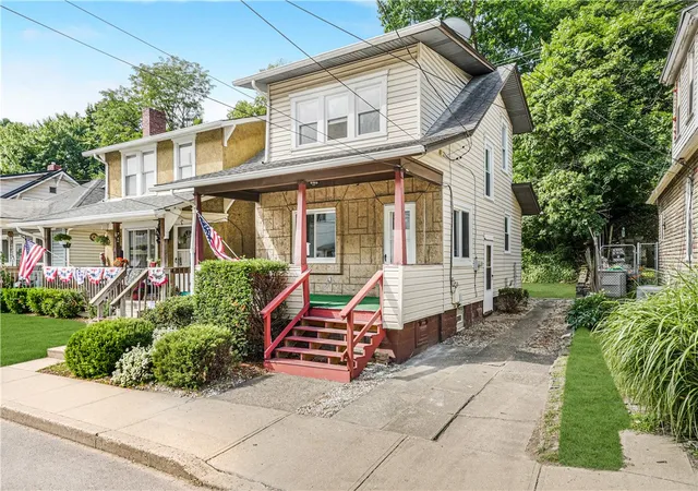 Photo 1 of Single family home for sale at 293 Lexington Ct, Carnegie, PA 15106 | MLS# 1762284 | Listing updated on 2026-09-14