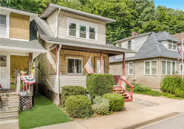 Photo 1 of Single family home for sale at 293 Lexington Ct, Carnegie, PA 15106 | MLS# 1762284 | Listing updated on 2026-09-14
