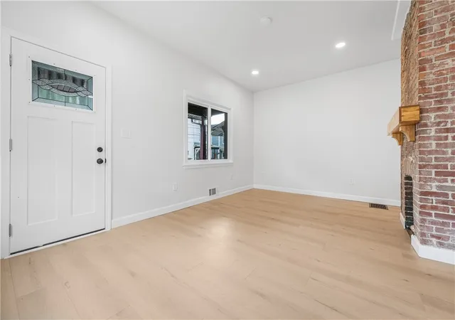 Photo 3 of Single family home for sale at 293 Lexington Ct, Carnegie, PA 15106 | MLS# 1762284 | Listing updated on 2026-09-14