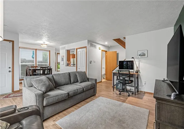 Photo 3 of Condo for sale at 320 Spring Run Dr, Monroeville, PA 15146 | MLS# 1762396 | Listing updated on 2026-09-12