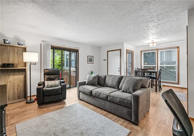 Photo 3 of Condo for sale at 320 Spring Run Dr, Monroeville, PA 15146 | MLS# 1762396 | Listing updated on 2026-09-12