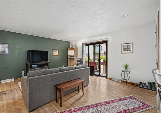 Photo 4 of Condo for sale at 320 Spring Run Dr, Monroeville, PA 15146 | MLS# 1762396 | Listing updated on 2026-09-12