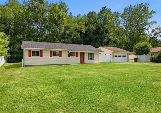 Photo 2 of Sale Pending at 225 Sandalwood Dr, Cranberry Twp, PA 16066 | MLS# 1762611 | Listing updated on 2026-09-14
