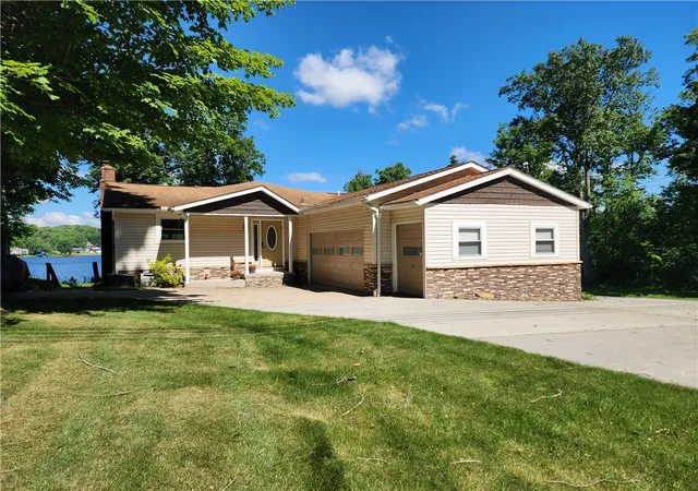 Photo 4 of Single family home for sale at 228 Latonka Dr, Mercer, PA 16137 | MLS# 1762734 | Listing updated on 2026-09-04