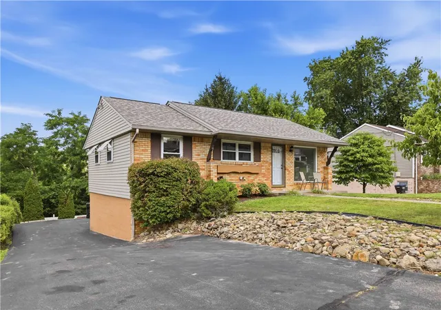 Photo 1 of Single family home for sale at 113 Lycoming Dr, Moon/crescent Twp, PA 15108 | MLS# 1762371 | Listing updated on 2026-09-02