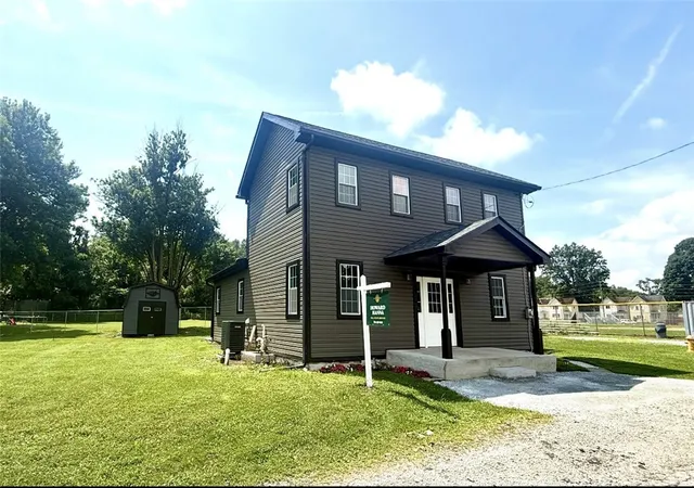 Photo 1 of Single family home for sale at 401 Lincoln St, Elizabeth Twp/boro, PA 15037 | MLS# 1762990 | Listing updated on 2026-09-12