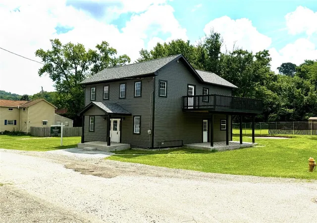Photo 2 of Single family home for sale at 401 Lincoln St, Elizabeth Twp/boro, PA 15037 | MLS# 1762990 | Listing updated on 2026-09-12