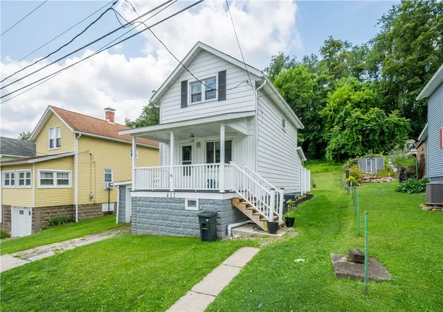 Photo 3 of Single family home for sale at 412 Grant St, Centerville, PA 15358 | MLS# 1763076 | Listing updated on 2026-09-12