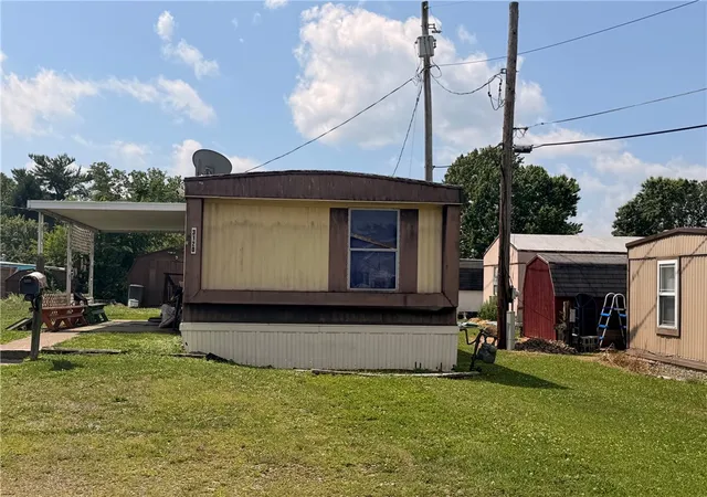 Listing Photo 4 - Condo for sale in building located at 3202 46th St, New Brighton, PA 15066