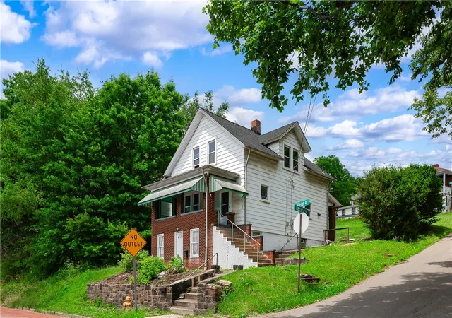 Photo 3 of Single family home for sale at 401 Penn Ave, Lyndora, PA 16045 | MLS# 1762853 | Listing updated on 2026-09-03
