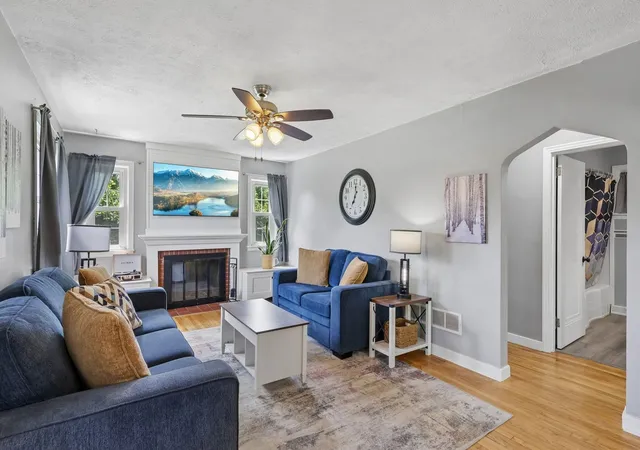 Photo 4 of Single family home for sale at 1770 Locust Rd, Franklin Park, PA 15143 | MLS# 1763210 | Listing updated on 2026-09-29