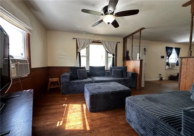 Photo 3 of Single family home for sale at 633 Crowder Ave, Sharon, PA 16146 | MLS# 1763214 | Listing updated on 2026-09-13
