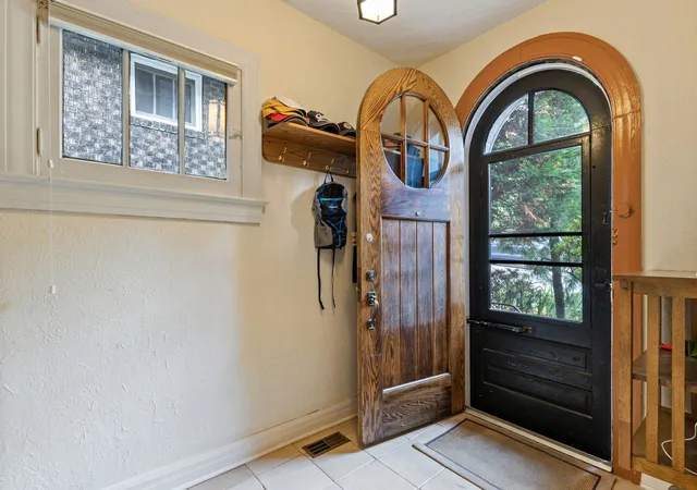 Photo 5 of Townhouse for sale at 1247 Murdoch Rd, Pittsburgh, PA 15217 | MLS# 1763282 | Listing updated on 2026-08-30