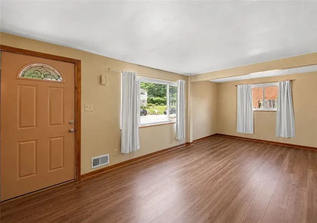 Photo 3 of Sale Pending at 1035 Sanda Dr, Baldwin Boro, PA 15227 | MLS# 1763368 | Listing updated on 2026-09-15