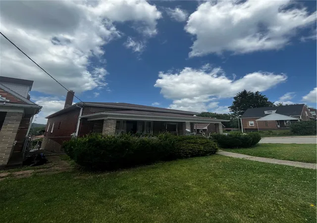 Photo 3 of Single family home for sale at 2031 Victoria Ave, Arnold, PA 15068 | MLS# 1763392 | Listing updated on 2026-09-03