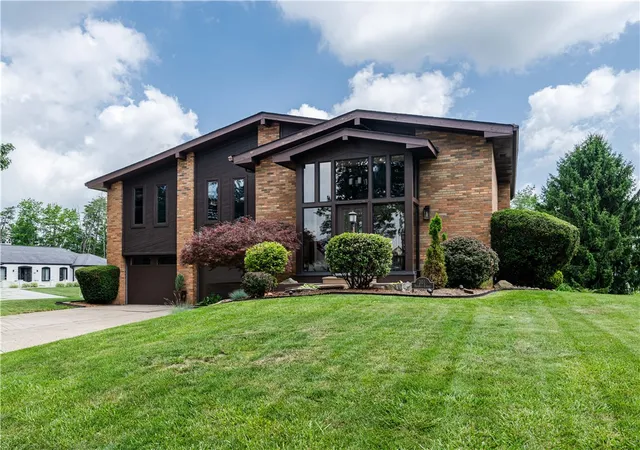 Photo 3 of Single family home for sale at 101 Regency Cir, Lower Burrell, PA 15068 | MLS# 1763416 | Listing updated on 2026-09-14