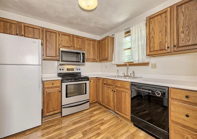 Photo 3 of Townhouse for sale at 1128 Cranston Dr, Greensburg, PA 15601 | MLS# 1763512 | Listing updated on 2026-09-13