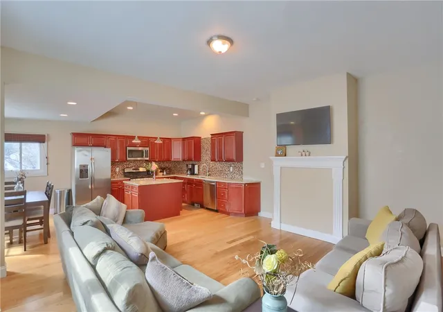 Photo 3 of Single family home for sale at 323 Virginia Ave, Mount Washington, PA 15211 | MLS# 1763215 | Listing updated on 2026-09-08