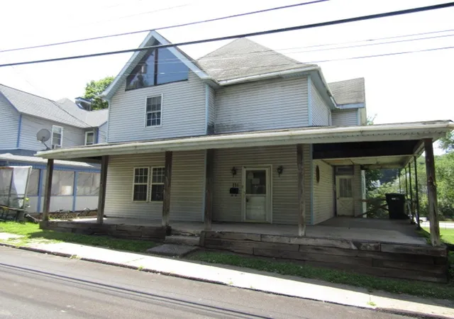 Photo 1 of Single family home for sale at 118 Center Ave, Burgettstown Boro, PA 15021 | MLS# 1763353 | Listing updated on 2026-10-27