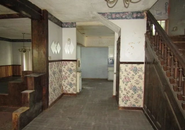 Photo 3 of Single family home for sale at 118 Center Ave, Burgettstown Boro, PA 15021 | MLS# 1763353 | Listing updated on 2026-10-06