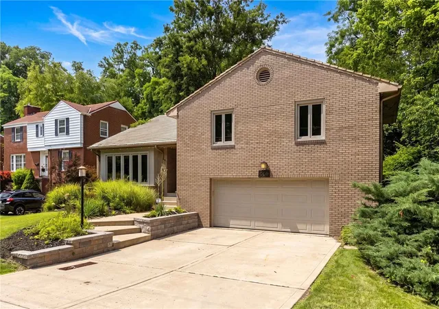 Photo 3 of Single family home for sale at 650 Scrubgrass Rd, Mt Lebanon, PA 15243 | MLS# 1763194 | Listing updated on 2026-09-23