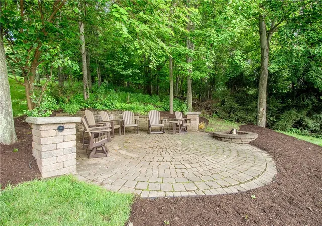 Photo 4 of Single family home for sale at 402 Honey Locust Dr, Cranberry Township, PA 16066 | MLS# 1762318 | Listing updated on 2026-09-12