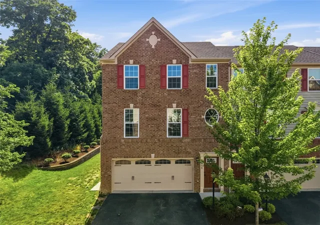 Photo 2 of Townhouse for sale at 2405 Pointe View Dr, Adams Twp, PA 16046 | MLS# 1763741 | Listing updated on 2026-09-12