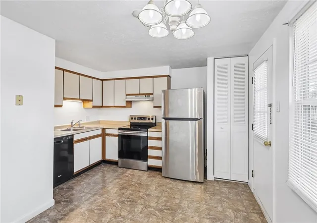 Photo 3 of Condo for sale at 321 Laporte Ct, Cranberry Township, PA 16066 | MLS# 1763531 | Listing updated on 2026-09-13